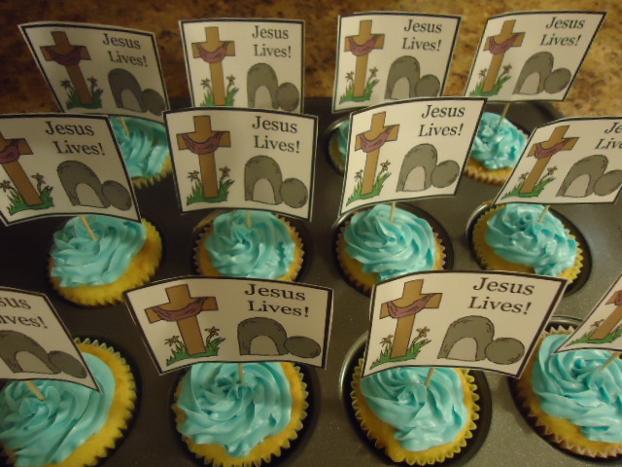 Easter Snacks Easter Tomb Resurrection Cupcakes by ChurchHouseCollection.com Jesus Lives Easter Cupcakes DIY Idea Jesus Cross Easter Cupcakes