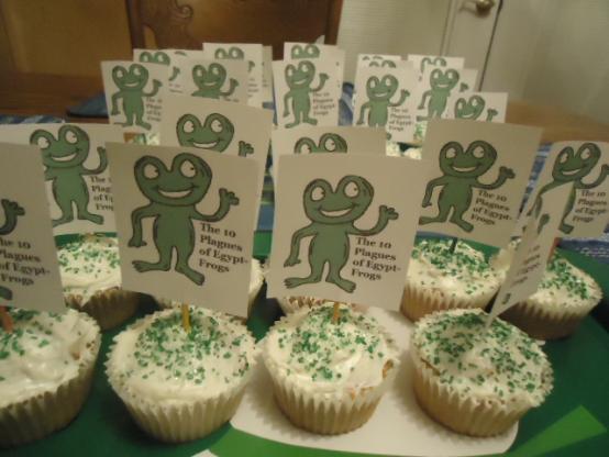 The ten Plagues of Egypt Frog Cupcakes