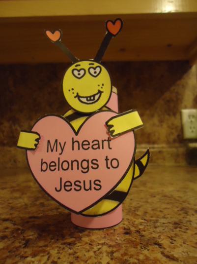 My heart belongs to Jesus Valentine's Day bee toilet paper roll craft