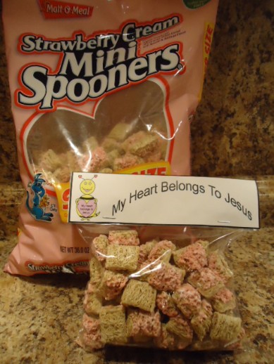 My heart belongs to Jesus valentine bee snack for kids Strawberry cream mini spooners cereal ziplock bag temlate